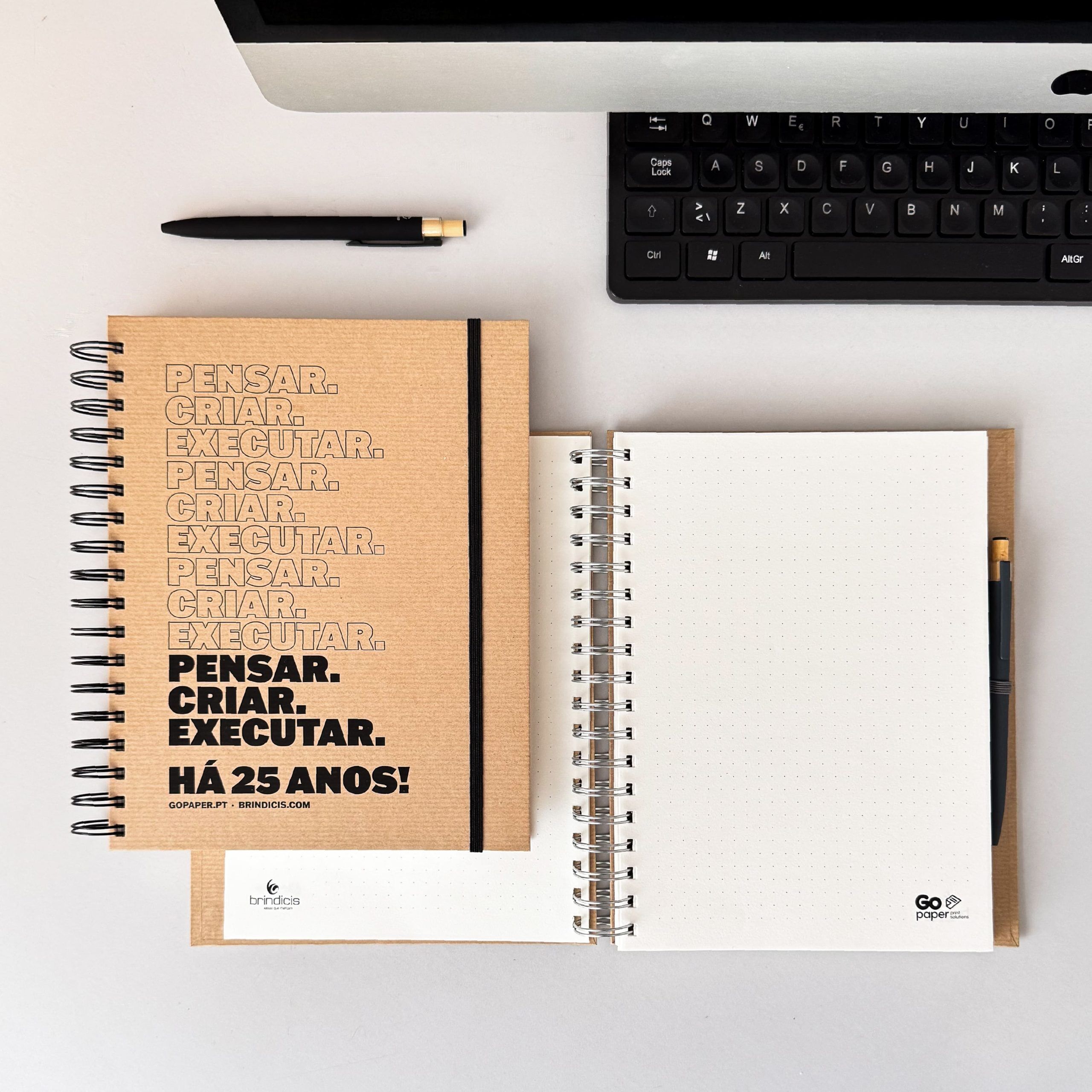 KraftDuo – Conjunto Caderno de Argolas c/ Esferográfica KraftDuo – Conjunto Caderno de Argolas c/ Esferográfica